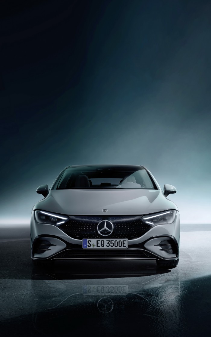 2022-Mercedes-Benz-EQE-19
