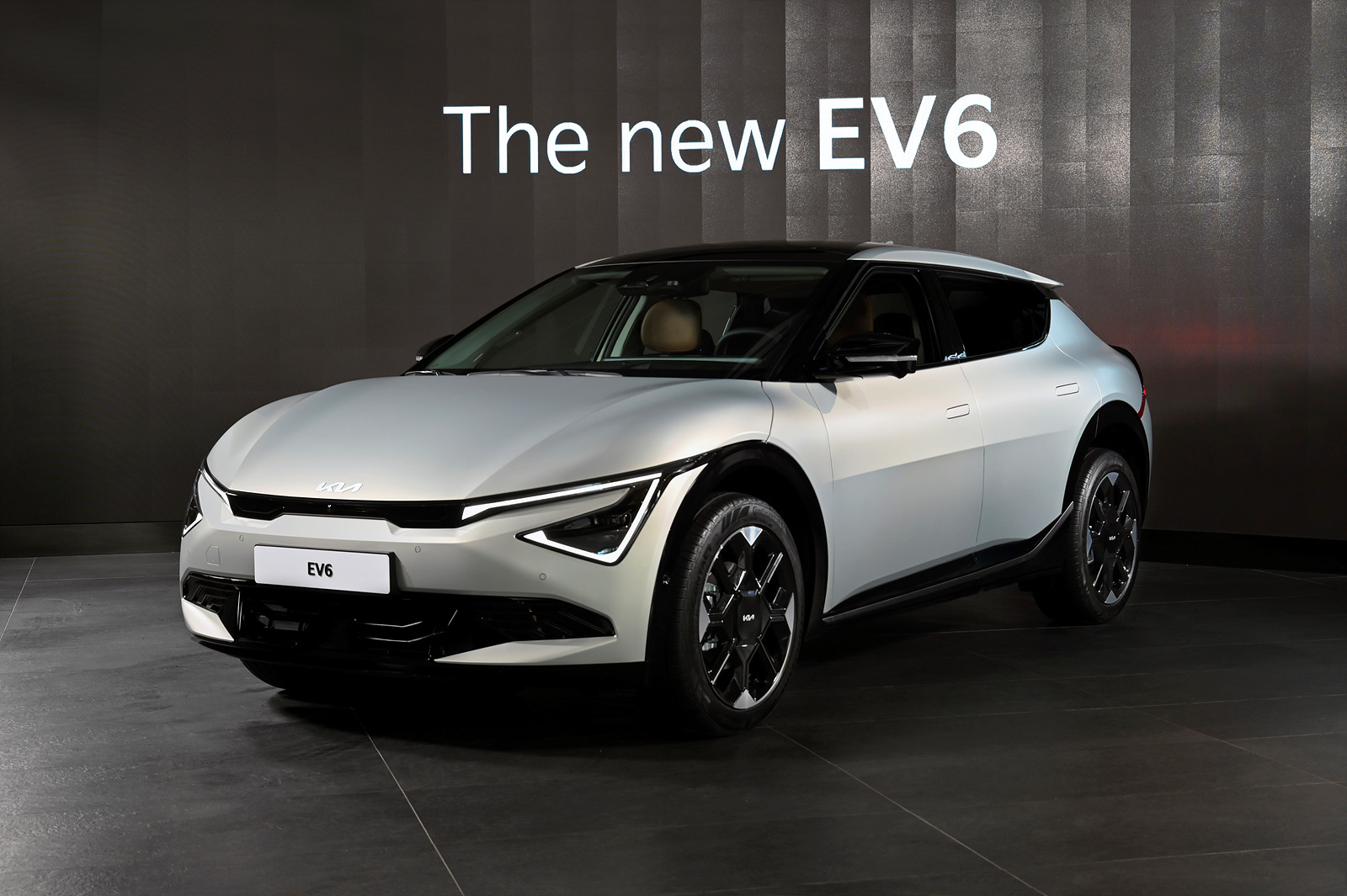 기아 EV6 페이스리프트, ‘더 뉴 EV6’ 공개... 1회 충전 주행가능거리 494km로 증가